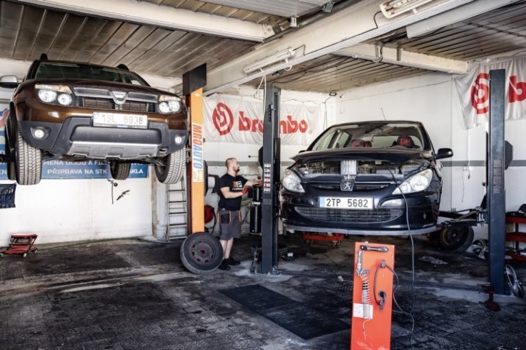 MROAUTO servis Bohumín Pneuservis Autoservis Mechanik Autoopravna Ostrava